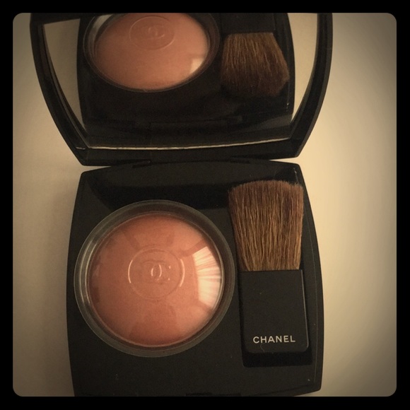 CHANEL Other - Chanel Blush 02 Rose Bronze